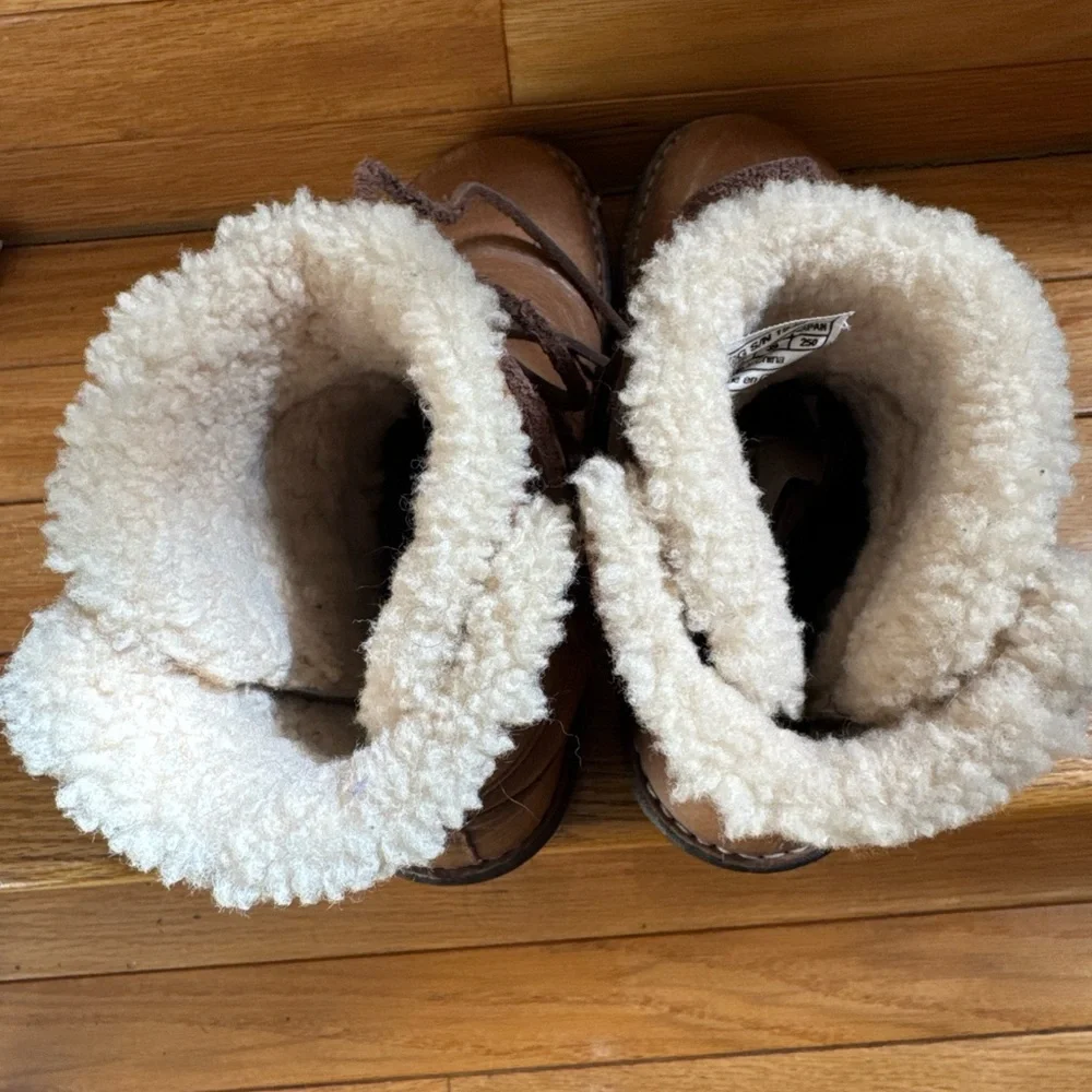 UGG Brown / Tan Leather Women’s Size 8 Leather Upper Shearling Sheepskin Lining